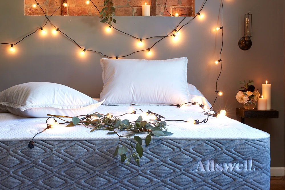 2019_Holiday_S1B_Retouched_300dpi_RGB_Luxe_Lights_2x3_J_059